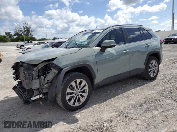 2021 Toyota RAV4 XLE Premium с VIN 2T3C1RFV2MW132387, выставлен на аукционе Copart как лот 61073075 с пробегом 40 622 миль миль и Списание • Salvage title. История ставок и продаж доступна на DreamBid. Изображение 1.