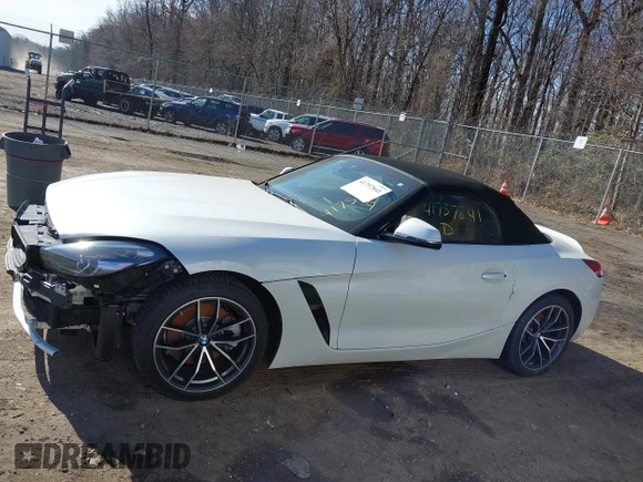 2020 BMW Z4 sDrive30i z VIN WBAHF3C09LWW54993, wystawiony jako IAAI lot #41757841 z przebiegiem Nie podano mil oraz . Historia ofert i sprzedaży dostępna na DreamBid. Obrazek 14.
