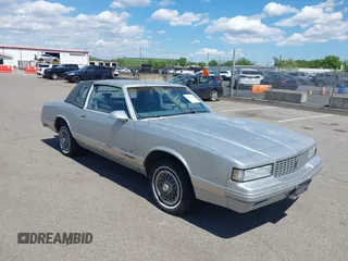 1987 Chevrolet Monte Carlo z VIN 1G1GZ11Z4HR114011, wystawiony jako IAAI lot #42204871 z przebiegiem 74 357 mil mil oraz . Historia ofert i sprzedaży dostępna na DreamBid. Obrazek 1.