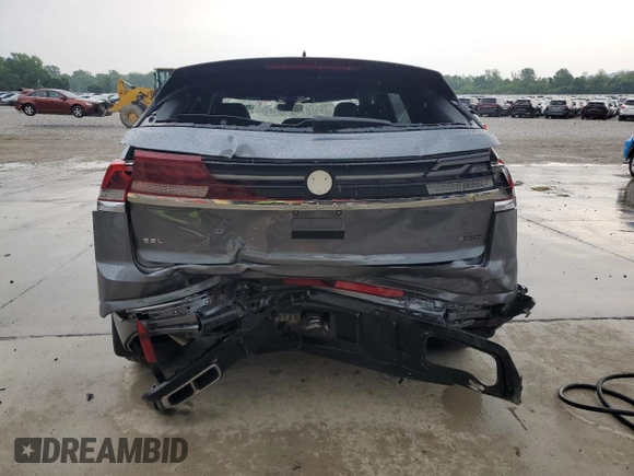 2024 Volkswagen Atlas SEL R-Line with VIN 1V2AE2CA0RC201364, listed as a Copart auction lot 59367255 with 13,638 mi miles and Salvage title. Bid and sale history available at DreamBid. Image 6.