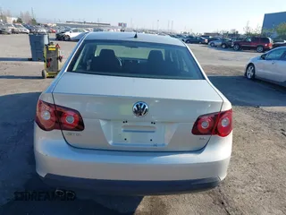 2010 Volkswagen Jetta Sedan S with VIN 3VWJZ7AJ0AM060706, listed as a IAAI auction lot 41238990 with 131,288 mi miles. Bid and sale history available at carsss.com. Image 16.