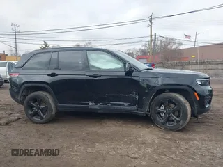 2023 Jeep Grand Cherokee Laredo z VIN 1C4RJHAG4PC599198, wystawiony jako IAAI lot #41741474 z przebiegiem 19 162 mil mil oraz . Historia ofert i sprzedaży dostępna na DreamBid. Obrazek 13.