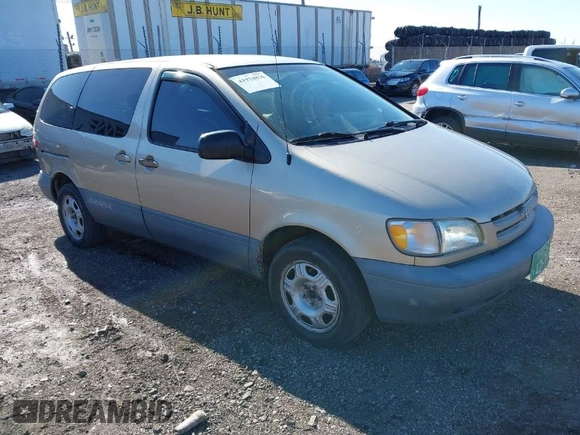 2000 Toyota Sienna CE with VIN 4T3ZF19C1YU240674, listed as a IAAI auction lot 41934876 with 250,196 mi miles. Bid and sale history available at carsss.com. Image 1.