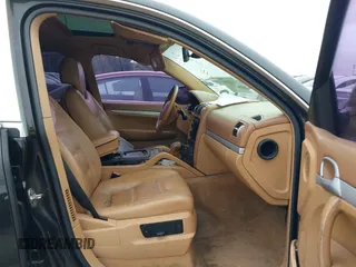 2006 Porsche Cayenne z VIN WP1AA29P46LA25308, wystawiony jako IAAI lot #42432804 z przebiegiem 184 080 mil mil oraz . Historia ofert i sprzedaży dostępna na DreamBid. Obrazek 5.