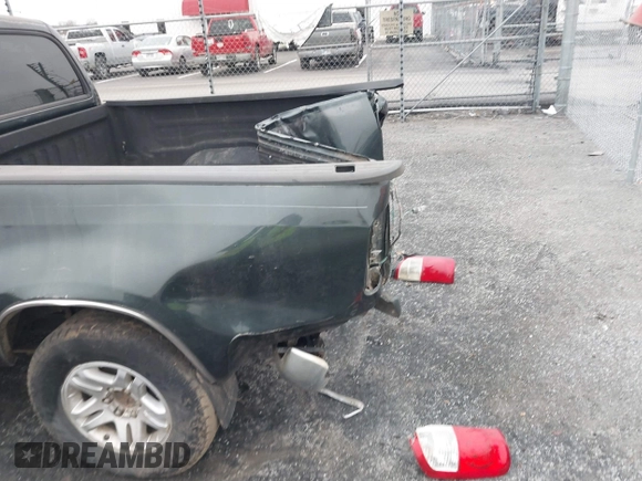 2006 Toyota Tundra SR5 with VIN 5TBET34136S534450, listed as a IAAI auction lot 41235423 with 225,474 mi miles. Bid and sale history available at carsss.com. Image 6.