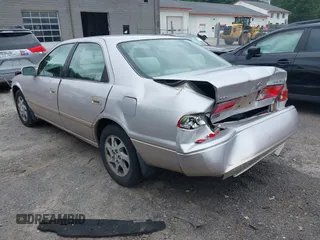 2000 Toyota Camry LE z VIN 4T1BF22K2YU094772, wystawiony jako IAAI lot #42427895 z przebiegiem 118 178 mil mil oraz . Historia ofert i sprzedaży dostępna na DreamBid. Obrazek 3.
