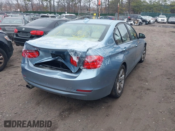 2013 BMW 3 Series 328i xDrive z VIN WBA3B3C53DF531564, wystawiony jako IAAI lot #41927678 z przebiegiem Nie podano mil oraz . Historia ofert i sprzedaży dostępna na DreamBid. Obrazek 4.