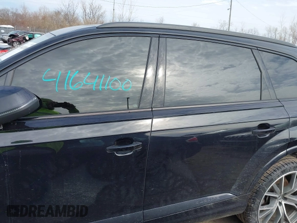 2019 Audi Q7 Prestige with VIN WA1VAAF78KD041186, listed as a IAAI auction lot 41641100 with 157,210 mi miles. Bid and sale history available at carsss.com. Image 14.