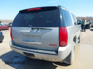 2007 GMC Yukon SLE z VIN 1GKFK13057J197990, wystawiony jako IAAI lot #41963224 z przebiegiem 187 060 mil mil oraz . Historia ofert i sprzedaży dostępna na DreamBid. Obrazek 4.