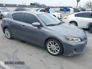 2013 Lexus CT 200h z VIN JTHKD5BH0D2167335, wystawiony jako IAAI lot #42374427 z przebiegiem 257 071 mil mil oraz . Historia ofert i sprzedaży dostępna na DreamBid. Obrazek 1.