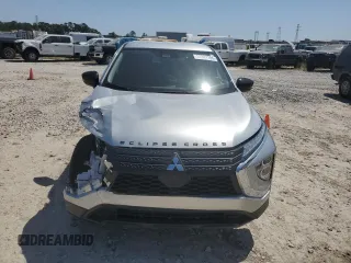 2024 Mitsubishi Eclipse Cross LE z VIN JA4ATVAA9RZ014479, wystawiony jako Copart lot #52881185 z przebiegiem 19 406 mil mil oraz Czysty tytuł • Clean title. Historia ofert i sprzedaży dostępna na DreamBid. Obrazek 5.