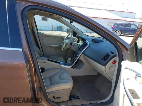 2010 Volvo XC60 3.0T with VIN YV4992DZ3A2069110, listed as a IAAI auction lot 41764120 with 160,079 mi miles. Bid and sale history available at carsss.com. Image 5.