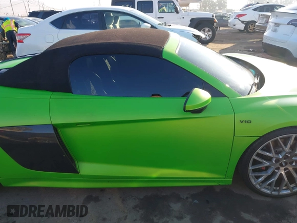 2017 Audi R8 z VIN WUAVACFX5H7903923, wystawiony jako IAAI lot #41348191 z przebiegiem 53 883 mil mil oraz . Historia ofert i sprzedaży dostępna na DreamBid. Obrazek 13.