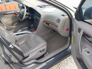 2006 Volvo XC70 with VIN YV4SZ592X61220505, listed as a IAAI auction lot 42034424 with 237,683 mi miles. Bid and sale history available at carsss.com. Image 5.