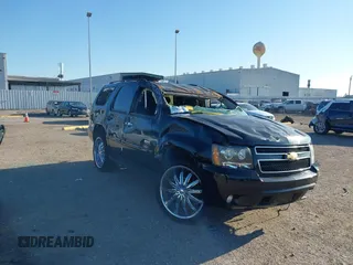 2007 Chevrolet Tahoe LT z VIN 1GNFC130X7R186100, wystawiony jako IAAI lot #41954715 z przebiegiem 245 695 mil mil oraz . Historia ofert i sprzedaży dostępna na DreamBid. Obrazek 1.