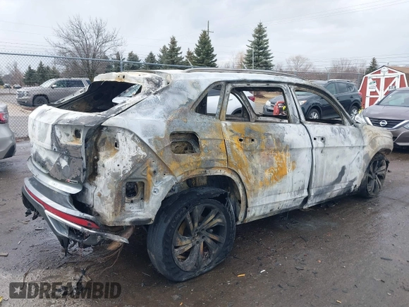 2021 Volkswagen Atlas SEL Premium with VIN 1V2TE2CA8MC210489, listed as a IAAI auction lot 41729126 with Not provided miles and . Bid and sale history available at DreamBid. Image 4.