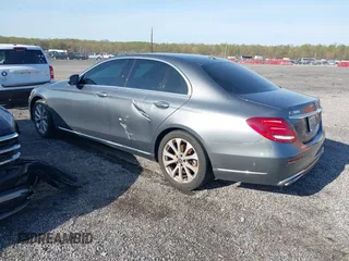 2017 Mercedes-Benz E 300 Luxury с VIN WDDZF4KB2HA228511, выставлен на аукционе IAAI как лот 42032270 с пробегом Не указан миль и . История ставок и продаж доступна на DreamBid. Изображение 3.