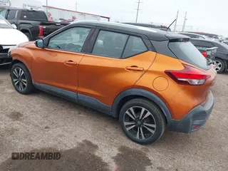 2019 Nissan Kicks SR with VIN 3N1CP5CU7KL556416, listed as a IAAI auction lot 41414054 with 53,250 mi miles. Bid and sale history available at carsss.com. Image 3.