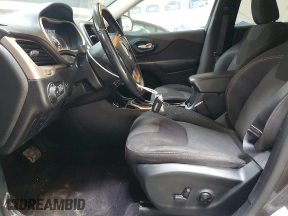 2017 Jeep Cherokee Latitude z VIN 1C4PJLCB5HW554279, wystawiony jako Copart lot #56972145 z przebiegiem 117 164 mil mil oraz Szkoda całkowita • Salvage title. Historia ofert i sprzedaży dostępna na DreamBid. Obrazek 7.