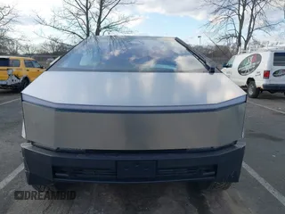 2024 Tesla Cybertruck с VIN 7G2CEHEDXRA026834, выставлен на аукционе IAAI как лот 41448419 с пробегом 2 938 миль миль и . История ставок и продаж доступна на DreamBid. Изображение 12.