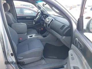 2006 Toyota Tacoma with VIN 5TELU42N46Z154110, listed as a IAAI auction lot 42839258 with 329,008 mi miles and . Bid and sale history available at DreamBid. Image 4.