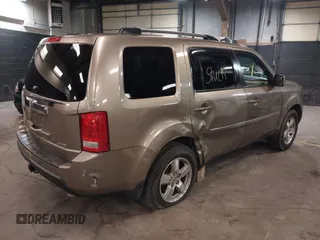 2009 Honda Pilot EX-L with VIN 5FNYF48639B011686, listed as a IAAI auction lot 41958353 with 155,382 mi miles and . Bid and sale history available at carsss.com. Image 4.