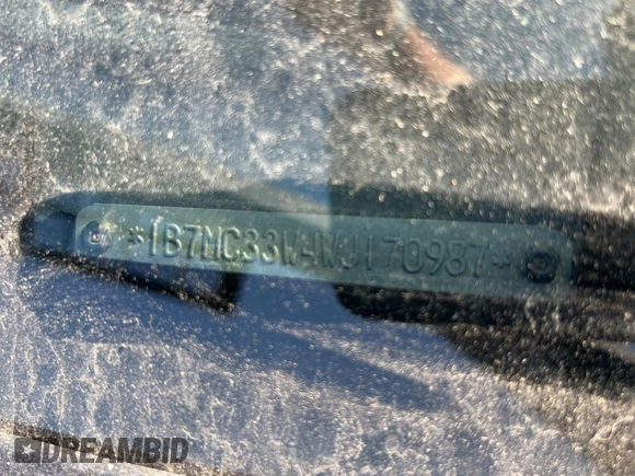 1998 Dodge 3500 z VIN 1B7MC33W4WJ170987, wystawiony jako Copart lot #78019324 z przebiegiem 216 753 mil mil oraz Szkoda całkowita • Salvage title. Historia ofert i sprzedaży dostępna na DreamBid. Obrazek 10.