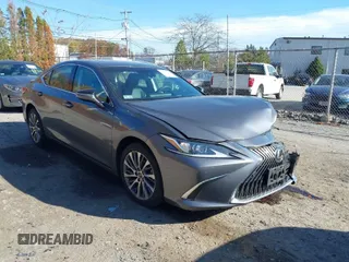 2021 Lexus ES with VIN 58AD11D10MU005032, listed as a IAAI auction lot 40745518 with 41,930 mi miles. Bid and sale history available at carsss.com. Image 1.