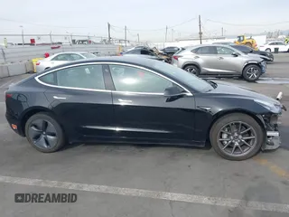 2020 Tesla Model 3 Long Range z VIN 5YJ3E1EB0LF600098, wystawiony jako IAAI lot #41071258 z przebiegiem 149 939 mil mil oraz . Historia ofert i sprzedaży dostępna na DreamBid. Obrazek 14.