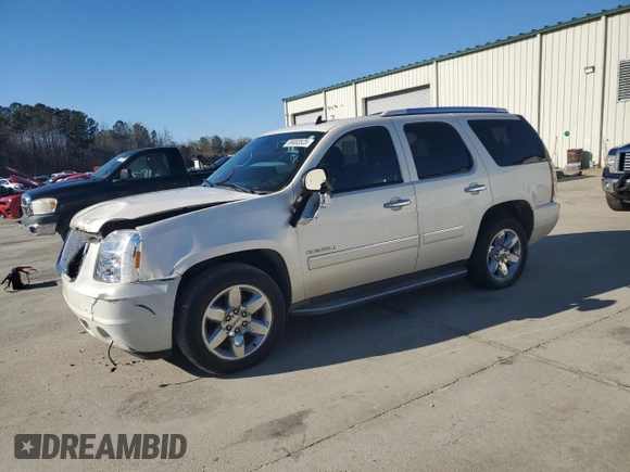 2011 GMC Yukon Denali with VIN 1GKS1EEF8BR278602, listed as a Copart auction lot 89003525 with 215,969 mi miles and Salvage Title. Bid and sale history available at carsss.com. Image 1.