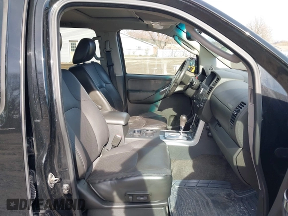 2012 Nissan Pathfinder SV z VIN 5N1AR1NB0CC640976, wystawiony jako IAAI lot #41587603 z przebiegiem 227 996 mil mil oraz . Historia ofert i sprzedaży dostępna na DreamBid. Obrazek 5.
