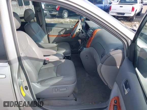 2008 Toyota Sienna XLE with VIN 5TDZK22C18S161339, listed as a IAAI auction lot 41449450 with 202,512 mi miles. Bid and sale history available at carsss.com. Image 5.