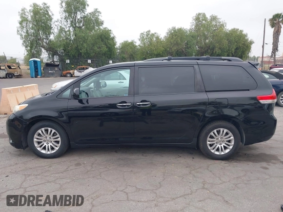 2013 Toyota Sienna XLE AAS с VIN 5TDYK3DC5DS386789, выставлен на аукционе IAAI как лот 42164870 с пробегом 171 786 миль миль и . История ставок и продаж доступна на DreamBid. Изображение 14.