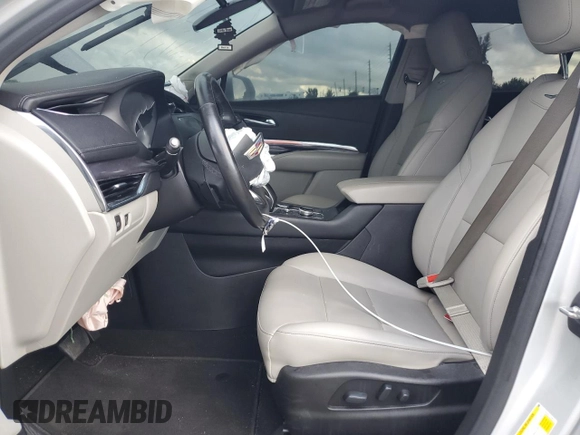 2019 Cadillac XT4 FWD Luxury z VIN 1GYAZAR42KF119510, wystawiony jako Copart lot #86727814 z przebiegiem 57 498 mil mil oraz Szkoda całkowita • Salvage title. Historia ofert i sprzedaży dostępna na DreamBid. Obrazek 7.