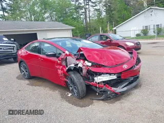 2024 Toyota Prius LE z VIN JTDADABU8R3013539, wystawiony jako IAAI lot #42160077 z przebiegiem 3 390 mil mil oraz . Historia ofert i sprzedaży dostępna na DreamBid. Obrazek 1.