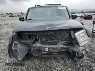 2006 Jeep Commander z VIN 1J8HH48K86C289122, wystawiony jako Copart lot #55810935 z przebiegiem 140 063 mil mil oraz Szkoda całkowita • Salvage title. Historia ofert i sprzedaży dostępna na DreamBid. Obrazek 5.