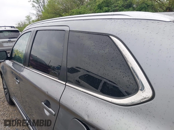 2020 Mitsubishi Outlander SE z VIN JA4AD3A31LJ001086, wystawiony jako IAAI lot #42170611 z przebiegiem 88 367 mil mil oraz . Historia ofert i sprzedaży dostępna na DreamBid. Obrazek 18.