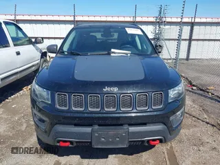 2018 Jeep Compass Trailhawk z VIN 3C4NJDDBXJT238593, wystawiony jako IAAI lot #42075447 z przebiegiem 122 064 mil mil oraz . Historia ofert i sprzedaży dostępna na DreamBid. Obrazek 13.