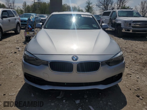 2017 BMW 3 Series 320i z VIN WBA8E1G53HNU13943, wystawiony jako Copart lot #55329055 z przebiegiem 169 493 mil mil oraz Tytuł czysty. Historia ofert i sprzedaży dostępna na DreamBid. Obrazek 5.