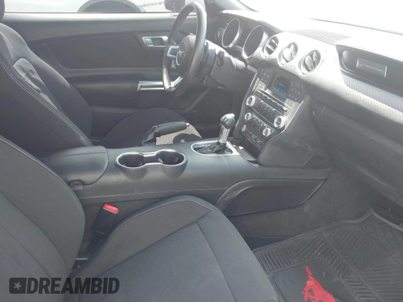 2018 Ford Mustang EcoBoost z VIN 1FA6P8TH6J5174509, wystawiony jako IAAI lot #42627744 z przebiegiem 83 093 mil mil oraz . Historia ofert i sprzedaży dostępna na DreamBid. Obrazek 5.