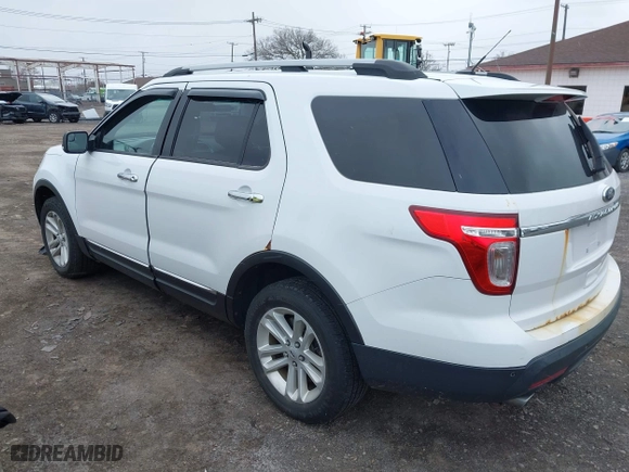 2014 Ford Explorer XLT with VIN 1FM5K8D87EGB54228, listed as a IAAI auction lot 41982245 with 172,827 mi miles. Bid and sale history available at carsss.com. Image 3.