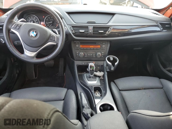 2014 BMW X1 xDrive28i z VIN WBAVL1C50EVY11864, wystawiony jako Copart lot #54181865 z przebiegiem 84 636 mil mil oraz Szkoda całkowita • Salvage title. Historia ofert i sprzedaży dostępna na DreamBid. Obrazek 8.