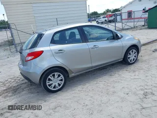 2011 Mazda 2 Sport z VIN JM1DE1HY0B0104123, wystawiony jako IAAI lot #41959099 z przebiegiem 128 918 mil mil oraz . Historia ofert i sprzedaży dostępna na DreamBid. Obrazek 4.