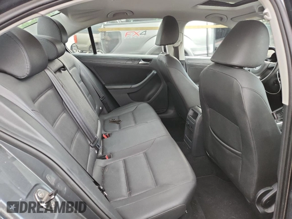 2011 Volkswagen Jetta SE with VIN 3VWDZ7AJ7BM318475, listed as a Copart auction lot 63148335 with 125,266 mi miles and Clean title. Bid and sale history available at DreamBid. Image 10.