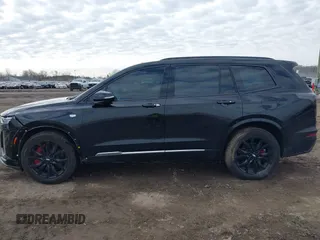 2024 Cadillac XT6 AWD Sport z VIN 1GYKPHRS8RZ750238, wystawiony jako IAAI lot #41769814 z przebiegiem 3600 mil mil oraz . Historia ofert i sprzedaży dostępna na DreamBid. Obrazek 15.