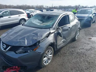 2017 Nissan Rogue Sport SL with VIN JN1BJ1CR3HW118691, listed as a IAAI auction lot 41532605 with 107,025 mi miles. Bid and sale history available at carsss.com. Image 6.
