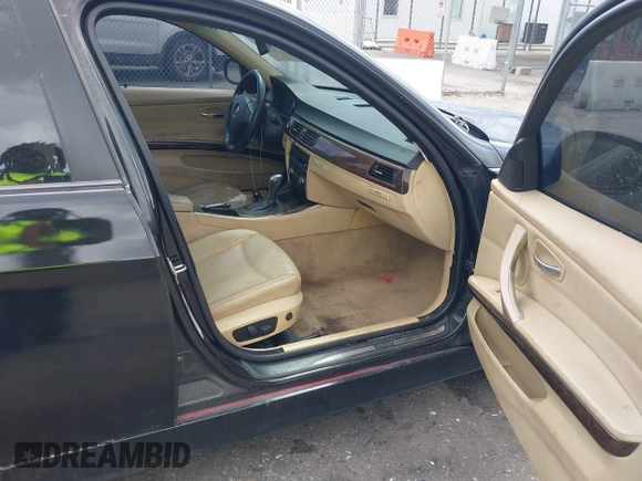 2009 BMW 3 Series 328i z VIN WBAPH57509NM34356, wystawiony jako IAAI lot #42011776 z przebiegiem 132 646 mil mil oraz . Historia ofert i sprzedaży dostępna na DreamBid. Obrazek 5.