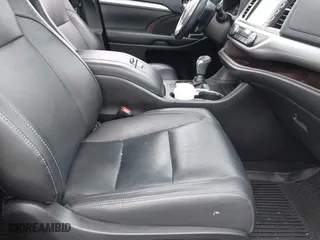2019 Toyota Highlander SE with VIN 5TDJZRFH8KS727883, listed as a IAAI auction lot 41882956 with 56,043 mi miles. Bid and sale history available at carsss.com. Image 5.