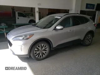 2020 Ford Escape Titanium z VIN 1FMCU9J93LUA37510, wystawiony jako Copart lot #58869085 z przebiegiem 83 912 mil mil oraz Czysty tytuł • Clean title. Historia ofert i sprzedaży dostępna na DreamBid. Obrazek 1.