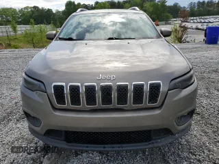 2019 Jeep Cherokee Latitude z VIN 1C4PJLCX5KD148002, wystawiony jako Copart lot #54170595 z przebiegiem 136 852 mil mil oraz Szkoda całkowita • Salvage title. Historia ofert i sprzedaży dostępna na DreamBid. Obrazek 5.